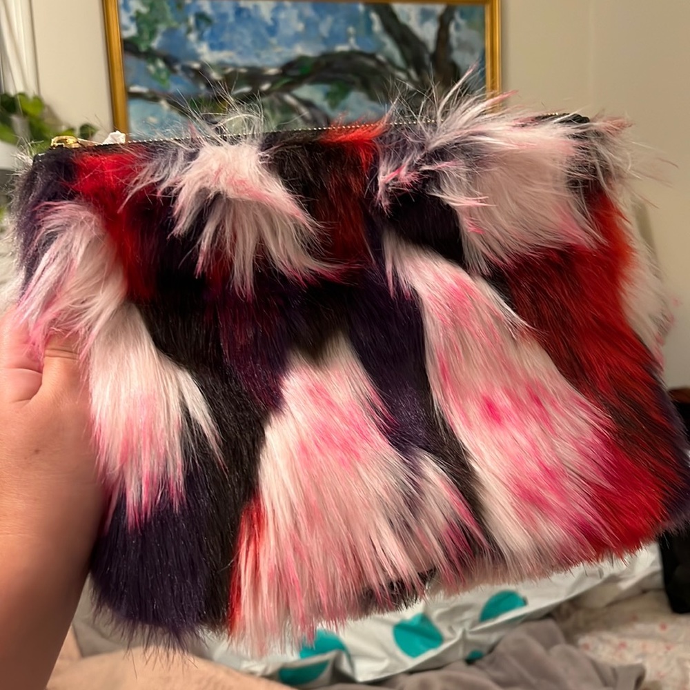 UGG Clutch